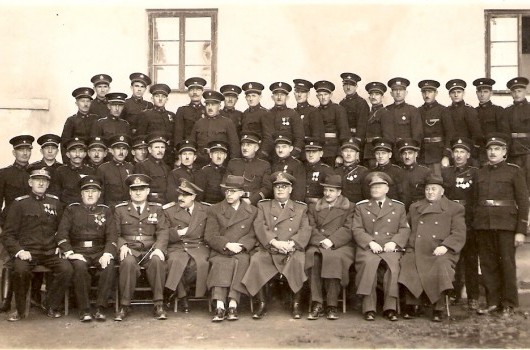 Tečaj za nižje gasilske častnike v Murski Soboti 08.11.1941. Drugi z leve sedi Obal Evgen